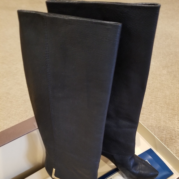 LADIES SIZE 7 NEVER WORN LOUIS VUITTON BOOTS - Picture 7 of 7